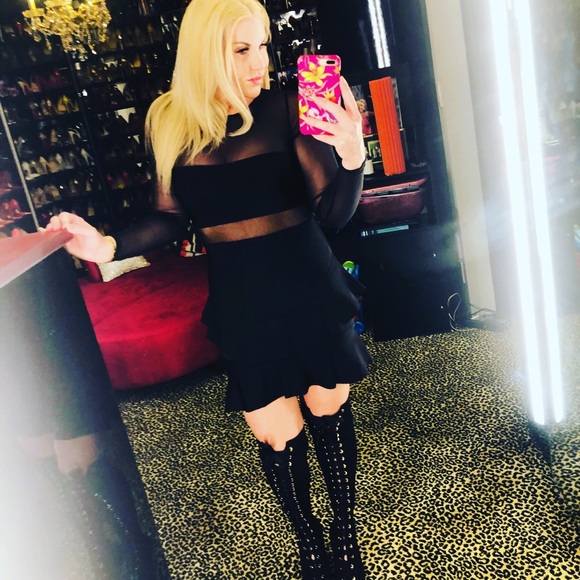 Meet your Posher, Trish NO TRADES🙅🏼‍♀️ - Picture 5 of 5